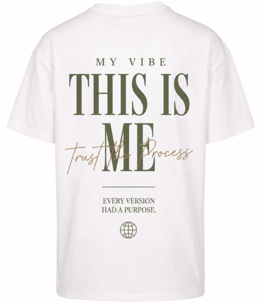 This is me oversized tee white green